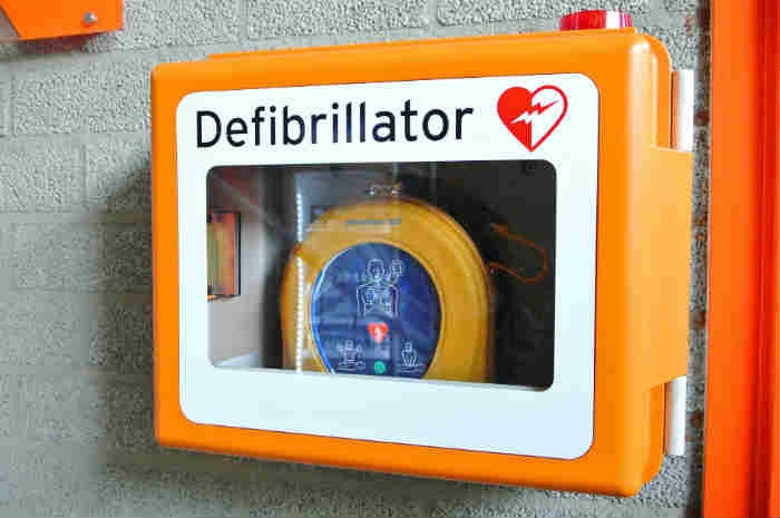 Defibrillatore automatico esterno