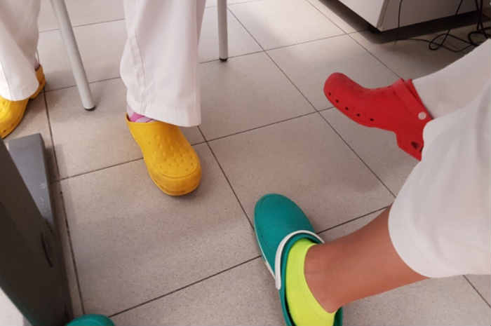 scarpe infermiera colorate