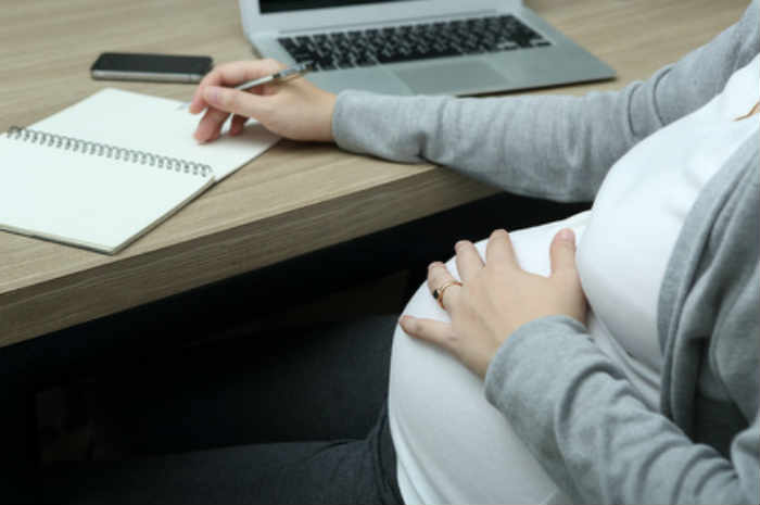 Periodo di maternità, la copertura assistenziale