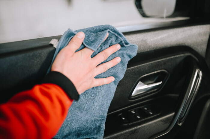 Infermieri dell’Asl To4 impiegati nella manutenzione delle auto aziendali