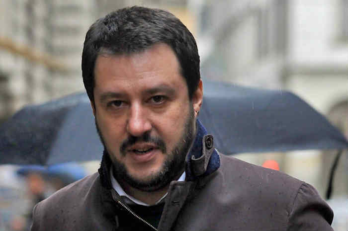 Salvini: 10 obbligatori sono dannosi. Ed è subito bagarre