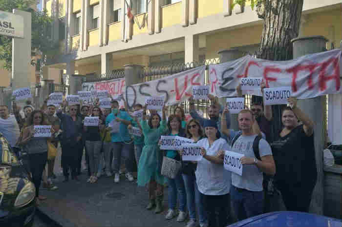 Precari Oss Asl Napoli 2 Nord in protesta: 70 famiglie senza lavoro