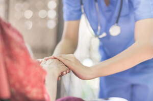 Cure palliative a domicilio: servono oltre 4.500 infermieri