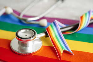 Inclusività LGBTQIA+ in sanità: diritto alla salute, criticità assistenziali e buone pratiche evidence-based