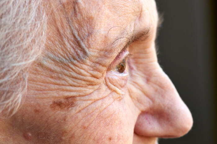 Anziani, solo 4 su 10 si sentono in buona salute in Europa