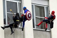 Supereroi acrobatici in ospedale, non solo per i bambini