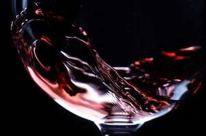 Un bicchiere di vino rosso