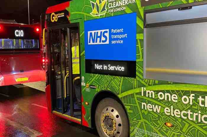 Epidemia fuori controllo, a Londra i bus diventano ambulanze